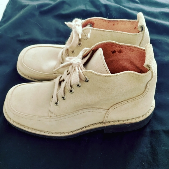 Men's Calvin Klein ankle boots. Never worn, size 9. - Picture 2 of 7